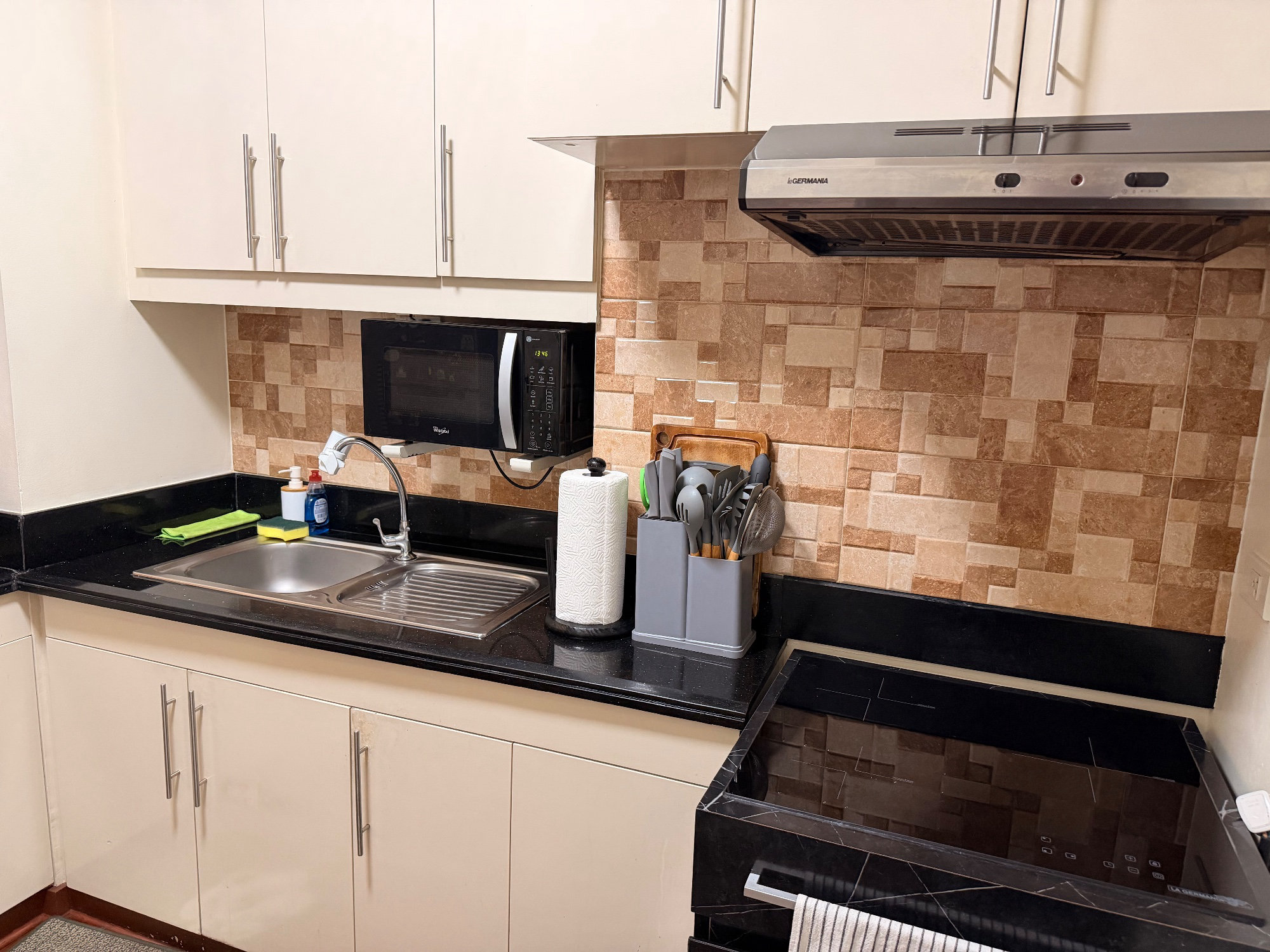 Flair Towers condo in Mandaluyong — photo 6
