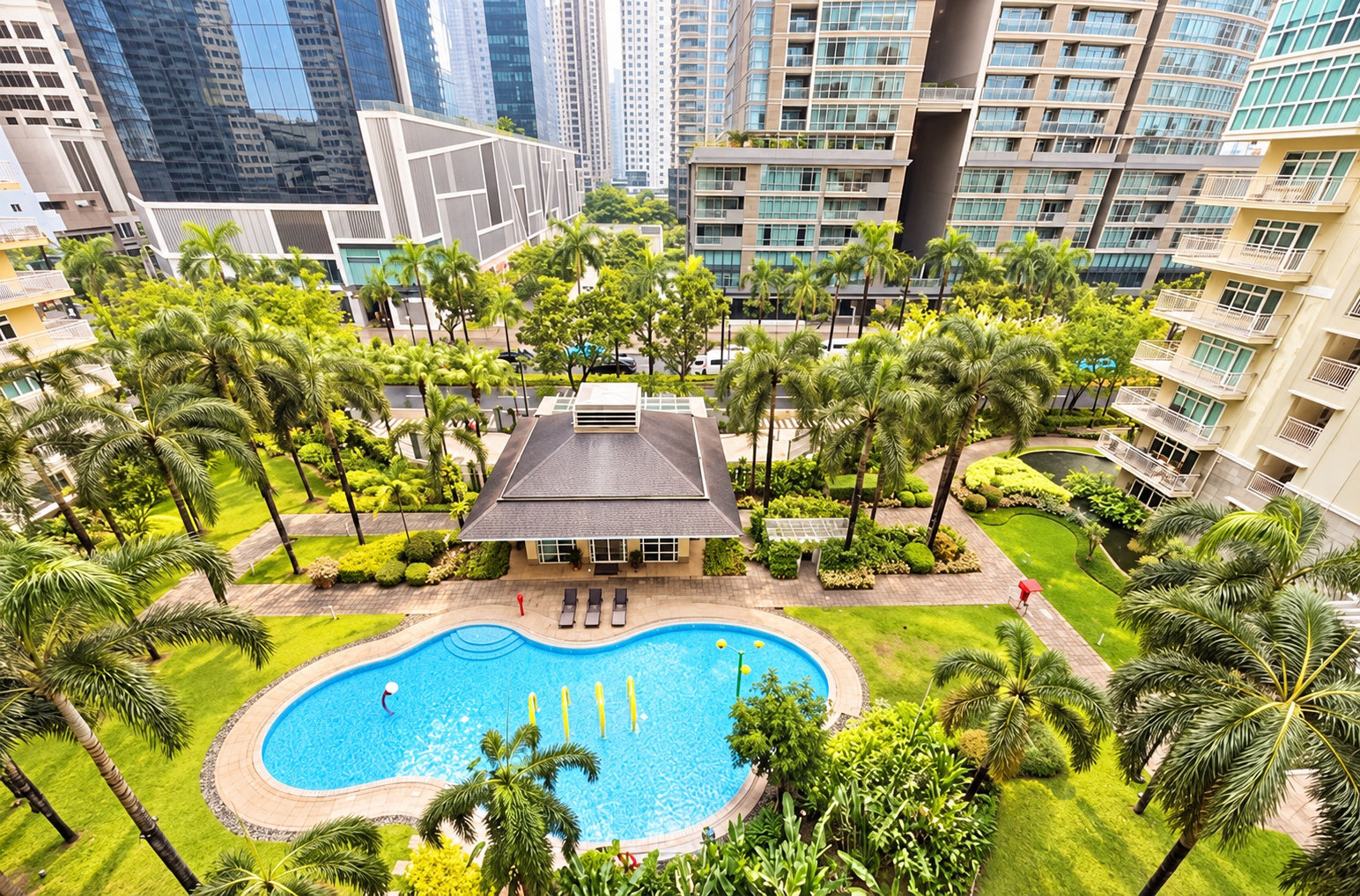 Two Serendra Encino (Mid Rise) condo in BGC — photo 4