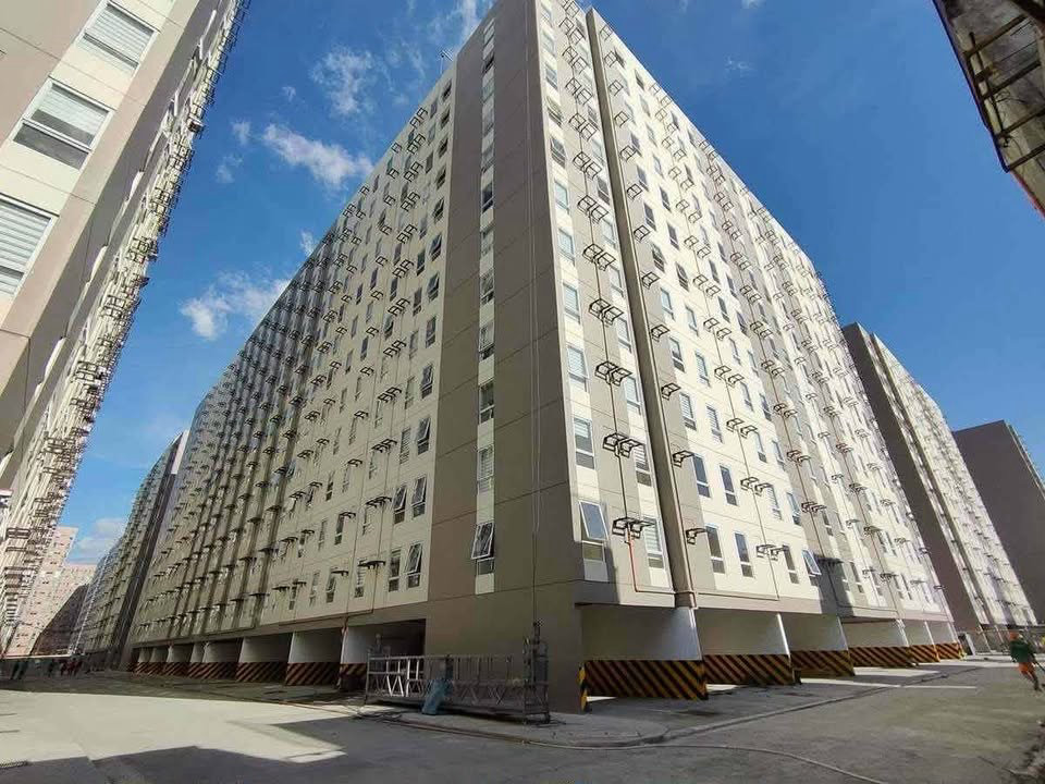 Urban Deca Homes Manila condo in Manila — photo 9