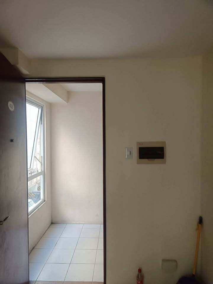 Urban Deca Homes Manila condo in Manila — photo 6